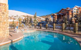 1Bd 272 Perfect Location With Pool